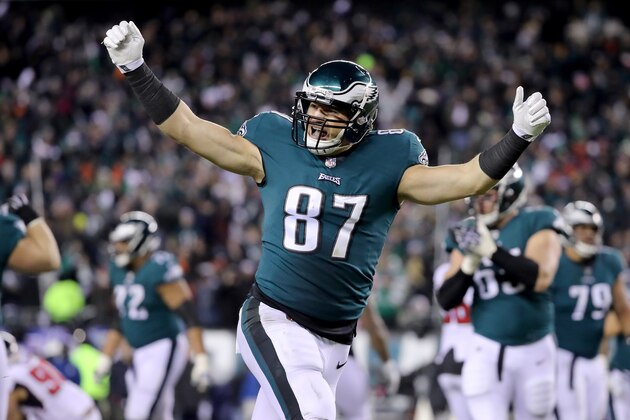 PHILADELPHIA, PA - JANUARY 13:  Brent Celek #87 of the Philadelphia Eagles celebrates after Jake Elliott #4 kicked a 53 yard field goal against the Atlanta Falcons during the second quarter in the NFC Divisional Playoff game at Lincoln Financial Field on January 13, 2018 in Philadelphia, Pennsylvania.  (Photo by Abbie Parr/Getty Images)