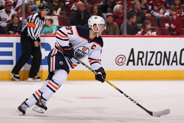 GLENDALE, AZ - JANUARY 12:  Connor McDavid #97 of the Edmonton Oilers skates with the puck during the first period of the NHL game against the Arizona Coyotes at Gila River Arena on January 12, 2018 in Glendale, Arizona.  (Photo by Christian Petersen/Getty Images)
