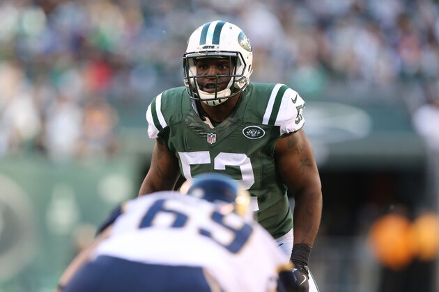 EAST RUTHERFORD, NJ - NOVEMBER 13: Linebacker David Harris #52 of the New York Jets follows the action against the Los Angeles Rams at MetLife Stadium on November 13, 2016 in East Rutherford, New Jersey. (Photo by Al Pereira/Getty Images)