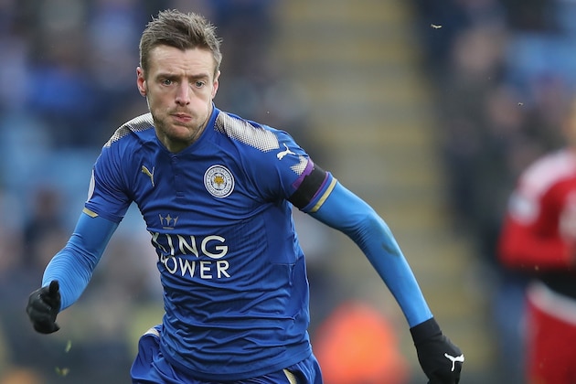 LEICESTER, ENGLAND - JANUARY 20:  Jamie Vardy of Leicester City in action during the Premier League match between Leicester City and Watford at The King Power Stadium on January 20, 2018 in Leicester, England.  (Photo by Mark Thompson/Getty Images)