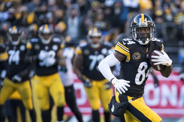 PITTSBURGH, PA - JANUARY 14:  Antonio Brown #84 of the Pittsburgh Steelers runs for yards after reception during the second half of the AFC Divisional Playoff game against the Jacksonville Jaguars at Heinz Field on January 14, 2018 in Pittsburgh, Pennsylvania. Jaguars defeat Pittsburgh 45-42.  (Photo by Brett Carlsen/Getty Images)