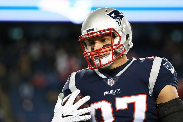 FOXBOROUGH, MA - JANUARY 13:  Rob Gronkowski #87 of the New England Patriots warms up before the AFC Divisional Playoff game against the Tennessee Titans  at Gillette Stadium on January 13, 2018 in Foxborough, Massachusetts.  (Photo by Adam Glanzman/Getty Images)