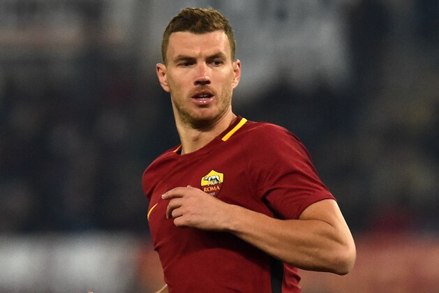ROME, ITALY - JANUARY 28:  Edin Dzeko of AS Roma in action during the serie A match between AS Roma and UC Sampdoria at Stadio Olimpico on January 28, 2018 in Rome, Italy.  (Photo by Giuseppe Bellini/Getty Images)