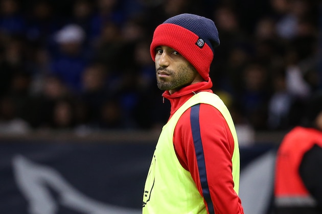 PARIS, FRANCE - JANUARY 24: Lucas Moura of PSG warms up during the French National Cup match (Coupe de France) between Paris Saint Germain (PSG) and En Avant Guingamp at Parc des Princes on January 24, 2018 in Paris, France. (Photo by Jean Catuffe/Getty Images)