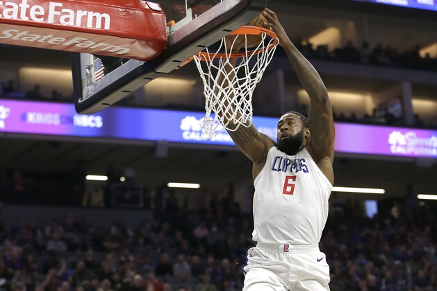 Los Angeles Clippers center DeAndre Jordan, right, stuffs over Sacramento Kings guard Garrett Temple game Thursday, Jan. 11, 2018, in Sacramento, Calif. (AP Photo/Rich Pedroncelli)