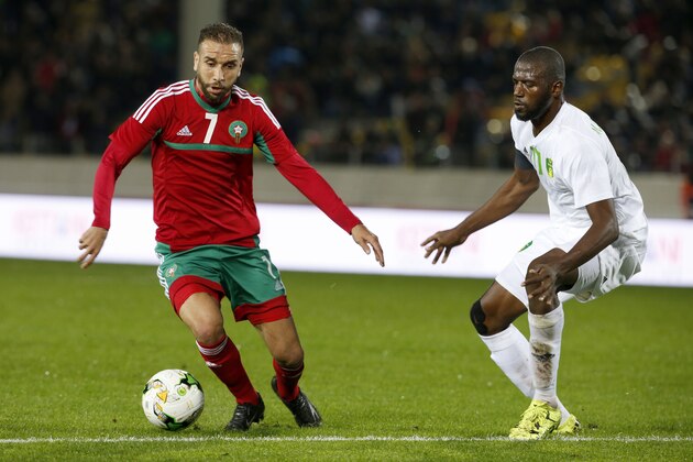 Morocco's Zakaria Hadraf, left, challenges the ball with Mauritania's Moussa Baghayoko during their CHAN (African Nations Championship) opening group A soccer match in Casablanca, Morocco, Saturday, Jan. 13, 2018.  (AP Photo/Abdeljalil Bounhar)