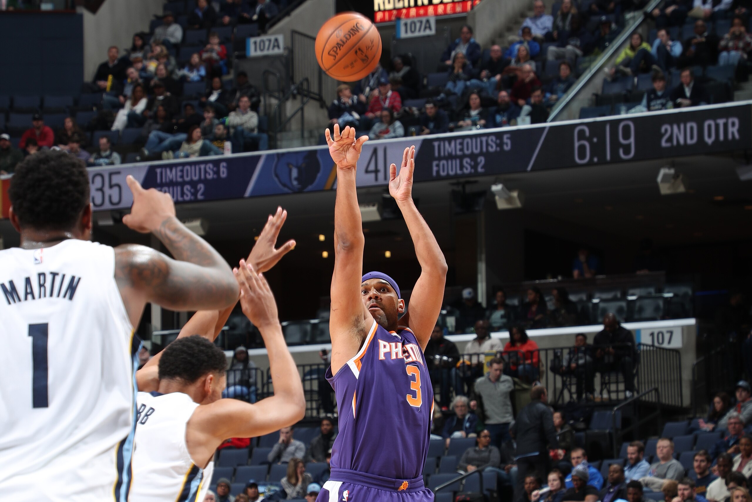 MEMPHIS, TN - JANUARY 29: Jared Dudley #3 of the Phoenix Suns shoots the ball against the Memphis Grizzlies on January 29, 2018 at FedExForum in Memphis, Tennessee. NOTE TO USER: User expressly acknowledges and agrees that, by downloading and or using this photograph, User is consenting to the terms and conditions of the Getty Images License Agreement. Mandatory Copyright Notice: Copyright 2018 NBAE (Photo by Joe Murphy/NBAE via Getty Images) MEMPHIS, TN - JANUARY 29: Jared Dudley #3 of the Phoenix Suns shoots the ball against the Memphis Grizzlies on January 29, 2018 at FedExForum in Memphis, Tennessee. NOTE TO USER: User expressly acknowledges and agrees that, by downloading and or using this photograph, User is consenting to the terms and conditions of the Getty Images License Agreement. Mandatory Copyright Notice: Copyright 2018 NBAE (Photo by Joe Murphy/NBAE via Getty Images)
