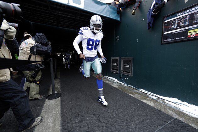 Dallas Cowboys' Dez Bryant runs onto the field before an NFL football game against the Philadelphia Eagles, Sunday, Dec. 31, 2017, in Philadelphia. (AP Photo/Chris Szagola)
