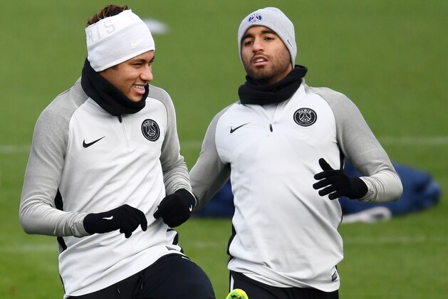 Paris Saint-Germain's Brazilian forward Neymar (L) and Brazilian midfielder Lucas Moura react during a training session in Saint-Germain-en-Laye, western Paris, on December 4, 2017, on the eve of the UEFA Champions League football match against Bayern Munich.  / AFP PHOTO / FRANCK FIFE        (Photo credit should read FRANCK FIFE/AFP/Getty Images)