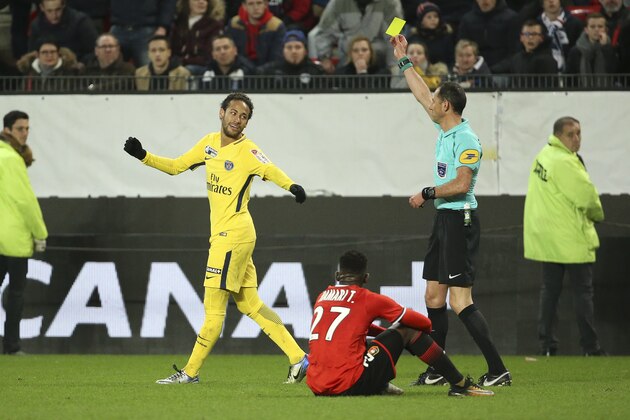 RENNES, FRANCE - JANUARY 30: Neymar Jr of PSG receives a yellow card from referee Mikael Lesage during the French League Cup (Coupe de la Ligue) match between Stade Rennais and Paris Saint Germain (PSG) at Roazhon Park on January 30, 2018 in Rennes, France. (Photo by Jean Catuffe/Getty Images)