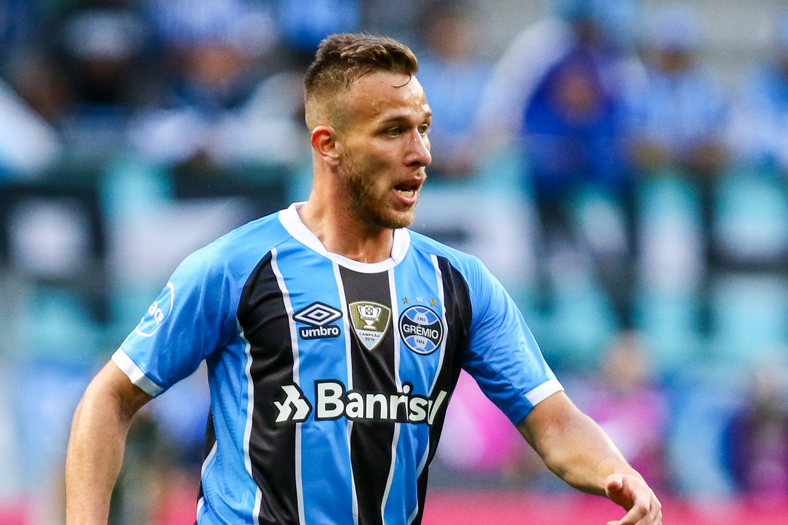 PORTO ALEGRE, BRAZIL - SEPTEMBER 17: Arthur of Gremio during the match Gremio v Chapecoense as part of Brasileirao Series A 2017, at Arena do Gremio on September 17, 2017, in Porto Alegre, Brazil. (Photo by Lucas Uebel/Getty Images) PORTO ALEGRE, BRAZIL - SEPTEMBER 17: Arthur of Gremio during the match Gremio v Chapecoense as part of Brasileirao Series A 2017, at Arena do Gremio on September 17, 2017, in Porto Alegre, Brazil. (Photo by Lucas Uebel/Getty Images)