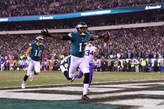 PHILADELPHIA, PA - JANUARY 21:  Alshon Jeffery #17 of the Philadelphia Eagles celebrates after scoring a 53 yard touchdown reception during the second quarter against the Minnesota Vikings in the NFC Championship game at Lincoln Financial Field on January 21, 2018 in Philadelphia, Pennsylvania.  (Photo by Al Bello/Getty Images)