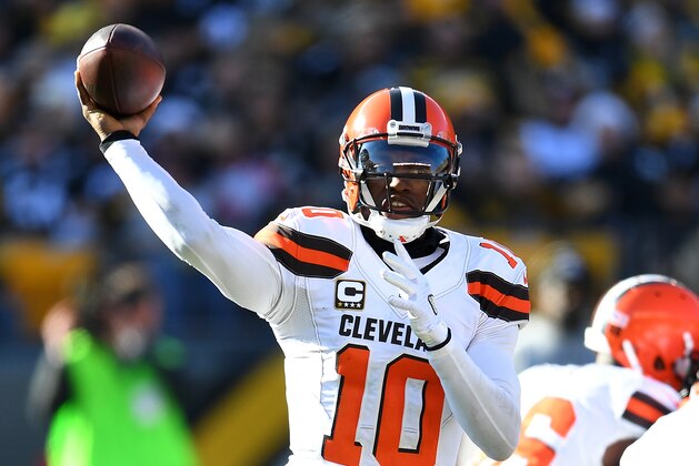 PITTSBURGH, PA - JANUARY 01:  Robert Griffin III #10 of the Cleveland Browns in action during the game against the Pittsburgh Steelers at Heinz Field on January 1, 2017 in Pittsburgh, Pennsylvania. (Photo by Joe Sargent/Getty Images) *** Local Caption ***