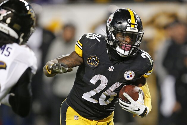 Pittsburgh Steelers running back Le'Veon Bell (26) rushes for a touchdown during the second half of an NFL football game against the Baltimore Ravens in Pittsburgh, Sunday, Dec. 10, 2017. (AP Photo/Keith Srakocic)