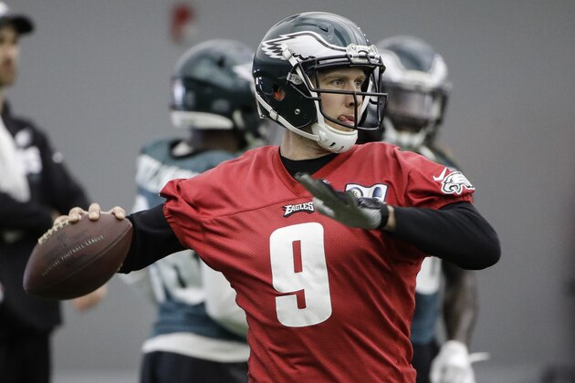 Philadelphia Eagles quarterback Nick Foles throws a pass during practice at the team's NFL football training facility in Philadelphia, Friday, Jan. 26, 2018. The Eagles face the New England Patriots in Super Bowl 52 on Sunday, Feb. 4, in Minneapolis. (AP Photo/Matt Rourke)