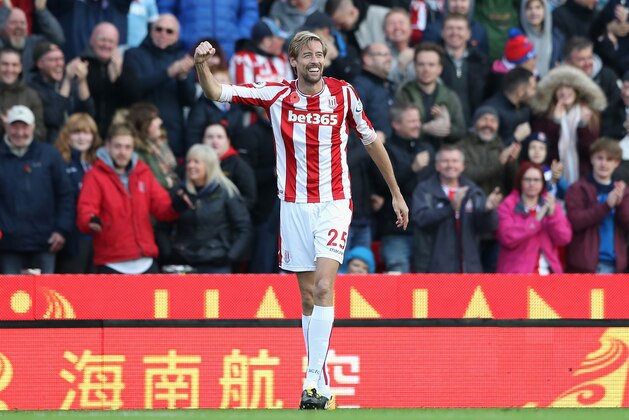 STOKE ON TRENT, ENGLAND - NOVEMBER 04:  Peter Crouch of Stoke City celebrates scoring his sides second goal during the Premier League match between Stoke City and Leicester City at Bet365 Stadium on November 4, 2017 in Stoke on Trent, England.  (Photo by Matthew Lewis/Getty Images)