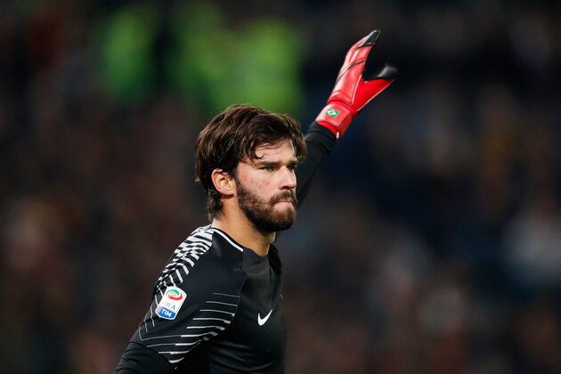 ROME, ITALY - NOVEMBER 18: Alisson Becker of AS Roma during the Italian Serie A   match between AS Roma v Lazio at the Stadio Olimpico on November 18, 2017 in Rome Italy (Photo by Aaron van Zandvoort/Soccrates/Getty Images)