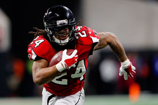 ATLANTA, GA - DECEMBER 31: Devonta Freeman #24 of the Atlanta Falcons runs the ball during the second half against the Carolina Panthers at Mercedes-Benz Stadium on December 31, 2017 in Atlanta, Georgia. (Photo by Kevin C.  Cox/Getty Images)