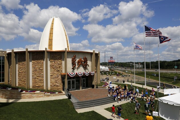 The Indianapolis Colts cheerleaders pose for photos on the steps of the Pro Football Hall of Fame Saturday, Aug. 6, 2016, in Canton, Ohio.  (AP Photo/Gene J. Puskar)