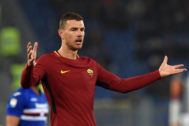 ROME, ITALY - JANUARY 28:  Edin Dzeko of AS Roma in action during the serie A match between AS Roma and UC Sampdoria at Stadio Olimpico on January 28, 2018 in Rome, Italy.  (Photo by Giuseppe Bellini/Getty Images)
