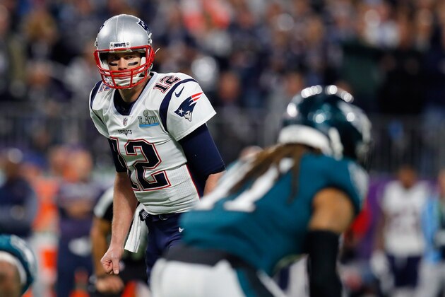 MINNEAPOLIS, MN - FEBRUARY 04: Tom Brady #12 of the New England Patriots prepares to snap the ball during the first quarter against the Philadelphia Eagles in Super Bowl LII at U.S. Bank Stadium on February 4, 2018 in Minneapolis, Minnesota.  (Photo by Kevin C. Cox/Getty Images)