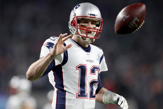 MINNEAPOLIS, MN - FEBRUARY 04:  Tom Brady #12 of the New England Patriots celebrates after a 26-yard touchdown pass against the Philadelphia Eagles during the third quarter in Super Bowl LII at U.S. Bank Stadium on February 4, 2018 in Minneapolis, Minnesota.  (Photo by Patrick Smith/Getty Images)
