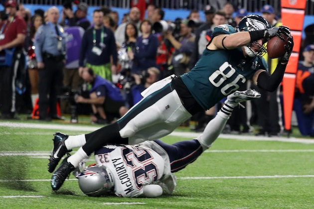 MINNEAPOLIS, MN - FEBRUARY 04:  Zach Ertz #86 of the Philadelphia Eagles scores an 11-yard fourth quarter touchdown past Devin McCourty #32 of the New England Patriots in Super Bowl LII at U.S. Bank Stadium on February 4, 2018 in Minneapolis, Minnesota.  (Photo by Rob Carr/Getty Images)