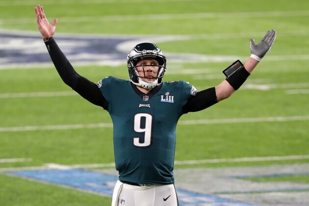 MINNEAPOLIS, MN - FEBRUARY 04:  Nick Foles #9 of the Philadelphia Eagles celebrates his 11-yard touchdown pass to Zach Ertz #86 (not pictured) during the fourth quarter against the Philadelphia Eagles in Super Bowl LII at U.S. Bank Stadium on February 4, 2018 in Minneapolis, Minnesota.  (Photo by Streeter Lecka/Getty Images)