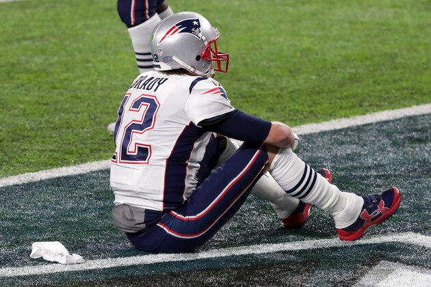 MINNEAPOLIS, MN - FEBRUARY 04: Tom Brady #12 of the New England Patriots reacts after fumbling the ball during the fourth quarter against the Philadelphia Eagles in Super Bowl LII at U.S. Bank Stadium on February 4, 2018 in Minneapolis, Minnesota.  (Photo by Streeter Lecka/Getty Images)