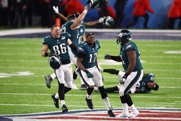 MINNEAPOLIS, MN - FEBRUARY 04: Zach Ertz #86 and Alshon Jeffery #17 of the Philadelphia Eagles  celebrate defeating the New England Patriots 41-33 in Super Bowl LII at U.S. Bank Stadium on February 4, 2018 in Minneapolis, Minnesota.  (Photo by Gregory Shamus/Getty Images)