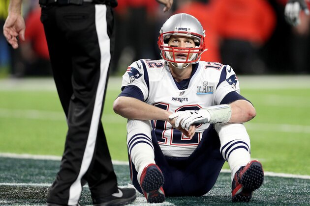 MINNEAPOLIS, MN - FEBRUARY 04:  Tom Brady #12 of the New England Patriots reacts after fumbling against the Philadelphia Eagles during the fourth quarter in Super Bowl LII at U.S. Bank Stadium on February 4, 2018 in Minneapolis, Minnesota.  (Photo by Patrick Smith/Getty Images)