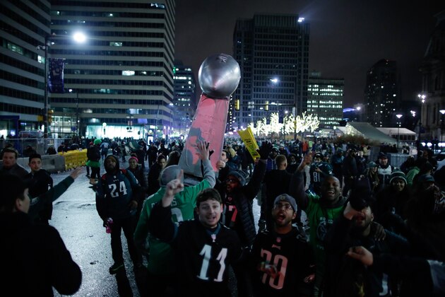 PHILADELPHIA, PA - FEBRUARY 05:  Fans celebrate the Philadelphia Eagles' victory in Super Bowl LII game against the New England Patriots on February 5, 2018 in Philadelphia, Pennsylvania..(Photo by Eduardo Munoz Alvarez/Getty Images)