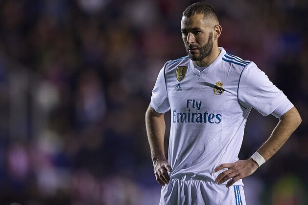 VALENCIA, SPAIN - FEBRUARY 03: Karim Benzema of Real Madrid looks on during the La Liga match between Levante and Real Madrid at Ciutat de Valencia Stadium on February 3, 2018 in Valencia, Spain. (Photo by Quality Sport Images/Getty Images)