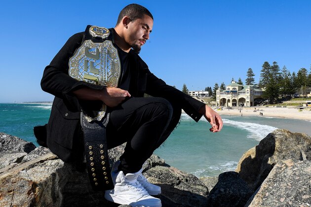 PERTH, AUSTRALIA - OCTOBER 31:  Robert Whittaker poses for a photo at Cottesloe Beach after a UFC 221 media opportunity on October 31, 2017 in Perth, Australia.  (Photo by Daniel Carson/Getty Images)