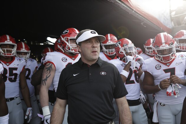Georgia head coach Kirby Smart waits with his team to run onto the field before the Rose Bowl NCAA college football game against Oklahoma, Monday, Jan. 1, 2018, in Pasadena, Calif. (AP Photo/Jae C. Hong)