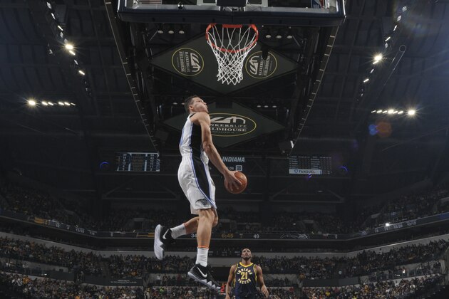 INDIANAPOLIS, IN - JANUARY 27: Aaron Gordon #00 of the Orlando Magic dunks the ball against the Indiana Pacers on January 27, 2018 at Bankers Life Fieldhouse in Indianapolis, Indiana. NOTE TO USER: User expressly acknowledges and agrees that, by downloading and or using this Photograph, user is consenting to the terms and conditions of the Getty Images License Agreement. Mandatory Copyright Notice: Copyright 2018 NBAE (Photo by Ron Hoskins/NBAE via Getty Images)