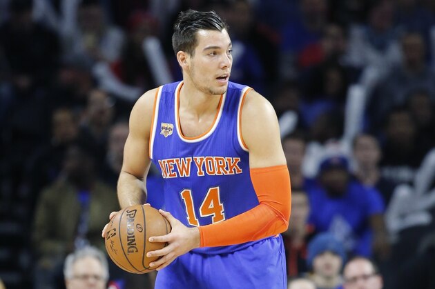 New York Knicks center Willy Hernangomez looks to pass during the first half of an NBA basketball game against the Detroit Pistons, Saturday, March 11, 2017, in Auburn Hills, Mich. (AP Photo/Carlos Osorio)