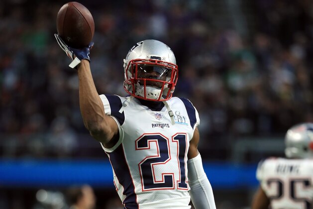 MINNEAPOLIS, MN - FEBRUARY 04:  Malcolm Butler #21 of the New England Patriots warms up prior to Super Bowl LII against the Philadelphia Eagles at U.S. Bank Stadium on February 4, 2018 in Minneapolis, Minnesota.  (Photo by Mike Ehrmann/Getty Images)