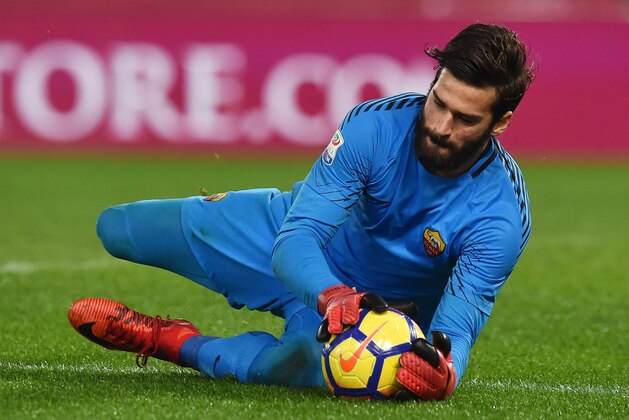 ROME, ITALY - JANUARY 06: Alisson Becker of AS Roma in action during the serie A match between AS Roma and Atalanta BC at Stadio Olimpico on January 6, 2018 in Rome, Italy.  (Photo by Giuseppe Bellini/Getty Images)