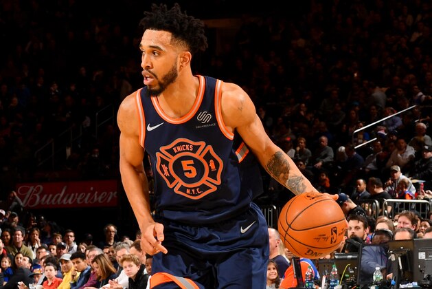 NEW YORK CITY, NY - FEBRUARY  4: Courtney Lee #5 of the New York Knicks handles the ball during the game against the Atlanta Hawks on February 4, 2018 in New York City, NY NOTE TO USER: User expressly acknowledges and agrees that, by downloading and/or using this Photograph, user is consenting to the terms and conditions of the Getty Images License Agreement. Mandatory Copyright Notice: Copyright 2018 NBAE (Photo by Jesse D. Garrabrant/NBAE via Getty Images)