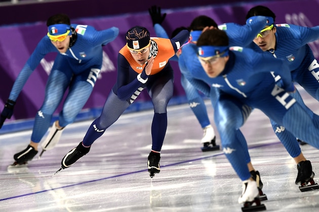Netherlands' Marrit Leenstra (2nd L) practises during a speed skating training session in the Gangneung Oval Arena, ahead of the 2018 Pyeongchang Winter Olympic Games, in Gangneung on February 8, 2018. / AFP PHOTO / ARIS MESSINIS        (Photo credit should read ARIS MESSINIS/AFP/Getty Images)