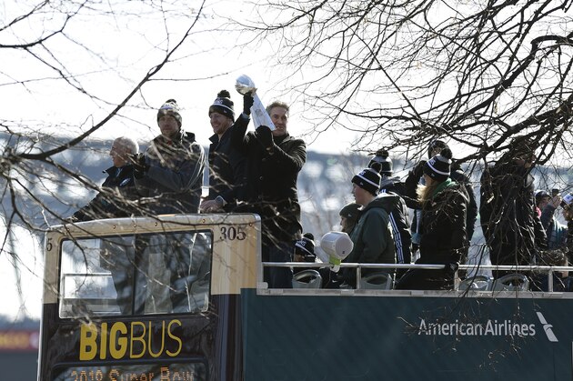 Philadelphia Eagles NFL football head coach Doug Pederson holds up the Vince Lombardi trophy during the Super Bowl LII victory parade, Thursday, Feb 8, 2018, in Philadelphia. From left are Eagles owner Jeffrey Lurie, quarterbacks Nick Foles and Carson Wentz and coach Pederson. (AP Photo/Michael Perez)