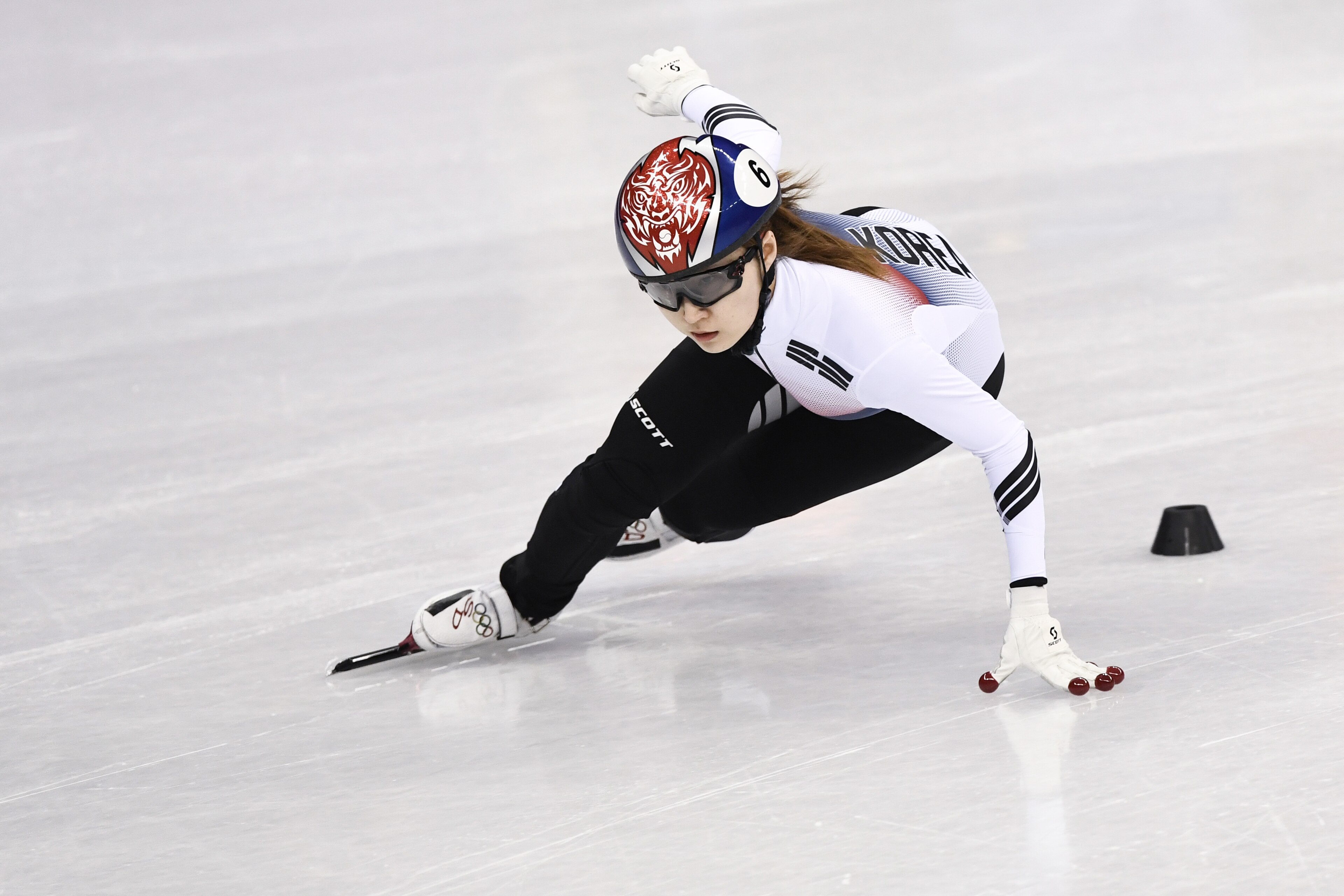 South Korea's Choi Minjeong takes part in the women's 500m short track speed skating heat event during the Pyeongchang 2018 Winter Olympic Games, at the Gangneung Ice Arena in Gangneung on February 10, 2018. / AFP PHOTO / ARIS MESSINIS        (Photo credit should read ARIS MESSINIS/AFP/Getty Images)