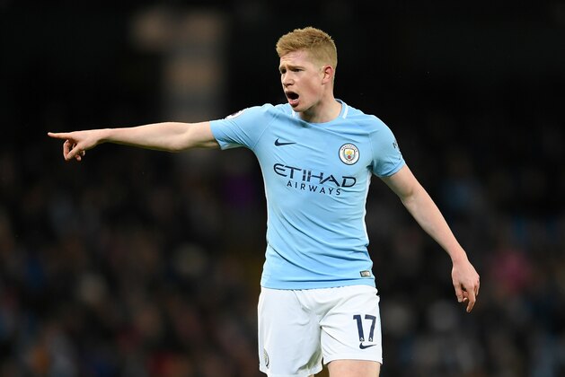 MANCHESTER, ENGLAND - JANUARY 31:  Kevin De Bruyne of Manchester City  points during the Premier League match between Manchester City and West Bromwich Albion at Etihad Stadium on January 31, 2018 in Manchester, England.  (Photo by Laurence Griffiths/Getty Images)