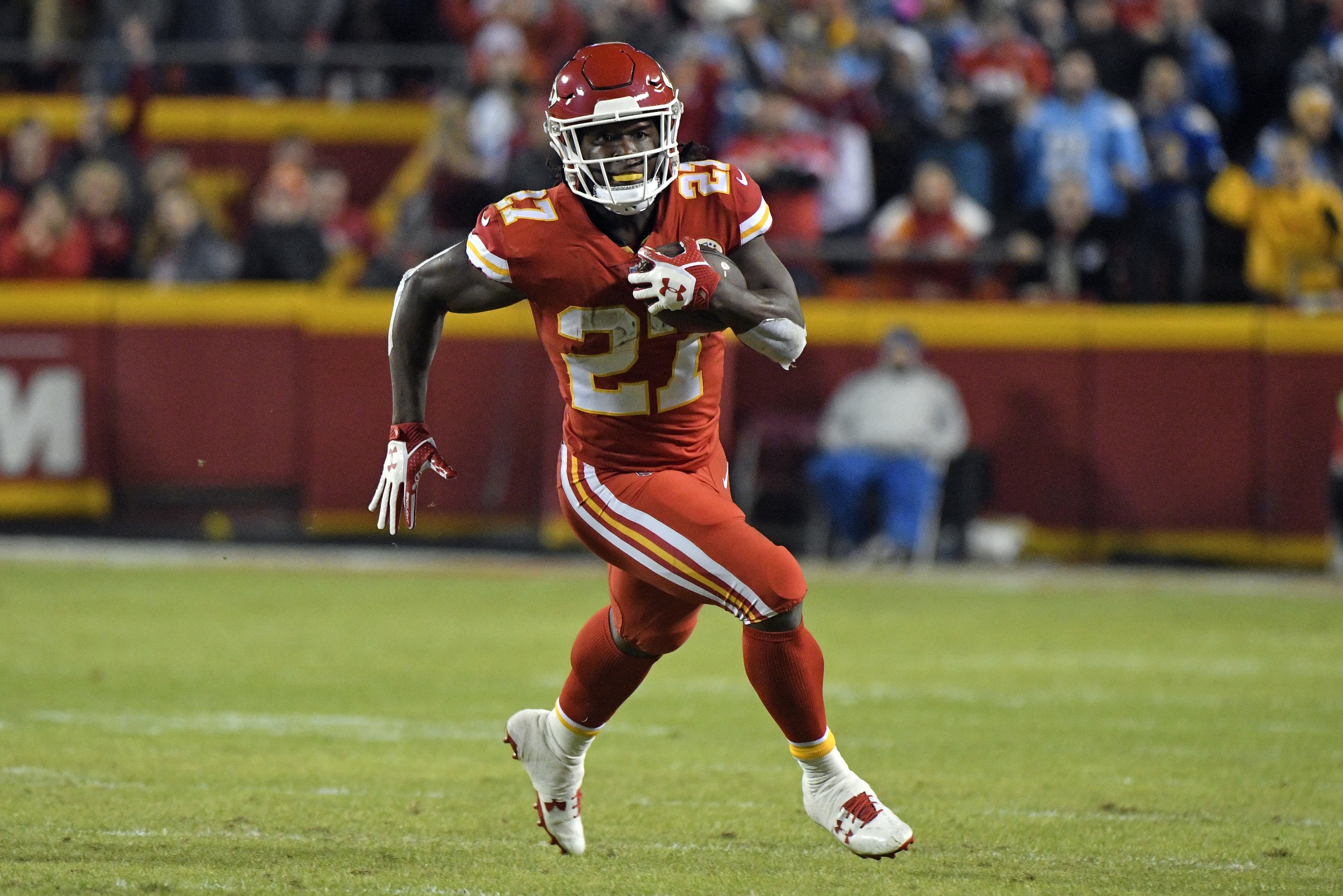 Kansas City Chiefs running back Kareem Hunt (27) carries the ball during the first half of an NFL football game against the Los Angeles Chargers in Kansas City, Mo., Saturday, Dec. 16, 2017. (AP Photo/Ed Zurga) Kansas City Chiefs running back Kareem Hunt (27) carries the ball during the first half of an NFL football game against the Los Angeles Chargers in Kansas City, Mo., Saturday, Dec. 16, 2017. (AP Photo/Ed Zurga)
