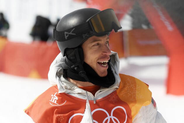 PYEONGCHANG-GUN, SOUTH KOREA - FEBRUARY 13:  Shaun White of the United States looks on following his first run during the Snowboard Men's Halfpipe Qualification on day four of the PyeongChang 2018 Winter Olympic Games at Phoenix Snow Park on February 13, 2018 in Pyeongchang-gun, South Korea.  (Photo by David Ramos/Getty Images)