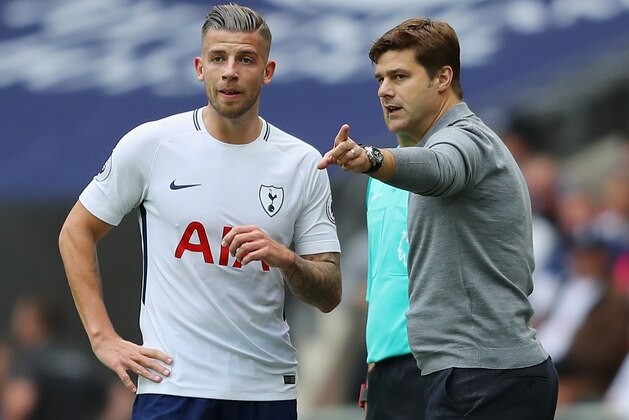 LONDON, ENGLAND - OCTOBER 14:  Mauricio Pochettino, Manager of Tottenham Hotspur speaks with Toby Alderweireld during the Premier League match between Tottenham Hotspur and AFC Bournemouth at Wembley Stadium on October 14, 2017 in London, England.  (Photo by Richard Heathcote/Getty Images)