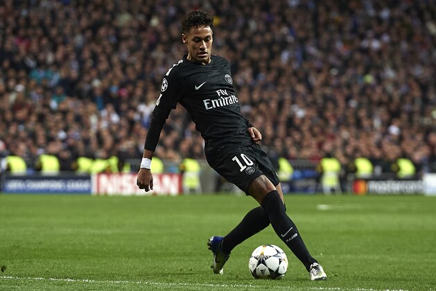 MADRID, SPAIN - FEBRUARY 14:  Neymar of Paris Saint-Germain in action during the UEFA Champions League Round of 16 First Leg match between Real Madrid and Paris Saint-Germain at Bernabeu on February 14, 2018 in Madrid, Spain.  (Photo by Manuel Queimadelos Alonso/Getty Images)