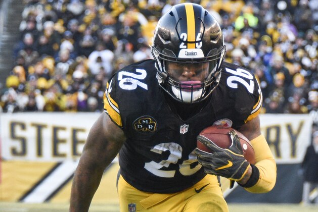 Pittsburgh Steelers running back Le'Veon Bell (26) plays in an NFL football game against the Jacksonville Jaguars, Sunday, Jan. 14, 2018, in Pittsburgh. (AP Photo/Don Wright)