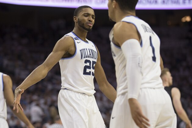 PHILADELPHIA, PA - FEBRUARY 10: Mikal Bridges #25 and Jalen Brunson #1 of the Villanova Wildcats react against the Butler Bulldogs at the Wells Fargo Center on February 10, 2018 in Philadelphia, Pennsylvania. (Photo by Mitchell Leff/Getty Images)